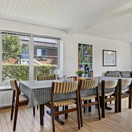 Prázdninový dům 5 Bedroom Pet Friendly Home In Strandby *