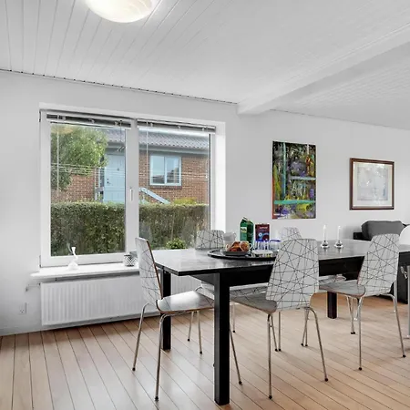 5 Bedroom Amazing In Strandby