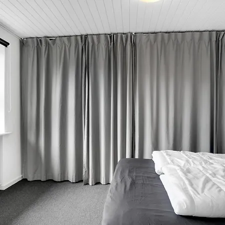 5 Bedroom Amazing In Strandby