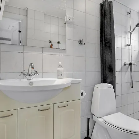 5 Bedroom Pet Friendly Home In Strandby