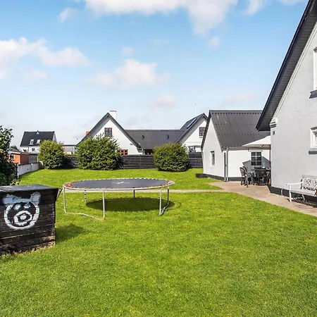 5 Bedroom Pet Friendly Home In Strandby