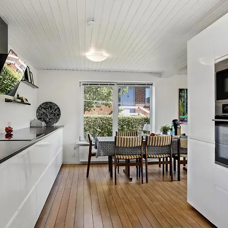 5 Bedroom Pet Friendly Home In Strandby Strandby